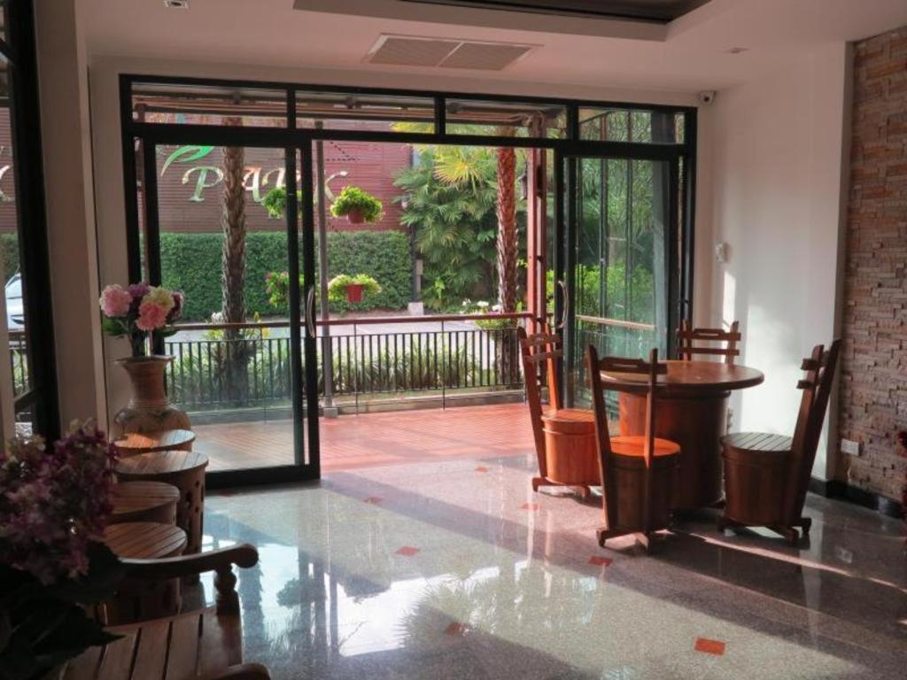 City Park Hotel Phatthalung Bagian luar foto