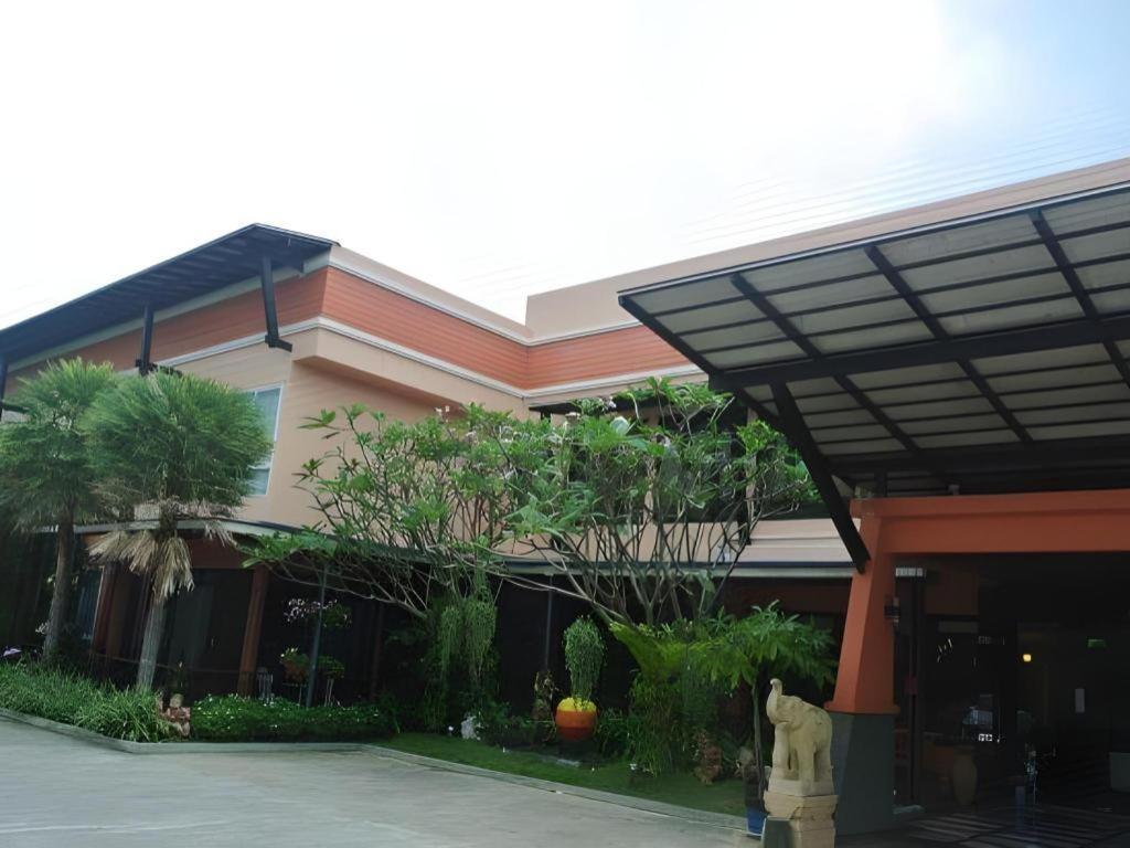 City Park Hotel Phatthalung Bagian luar foto