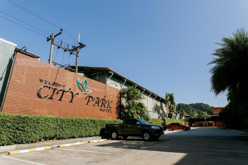 City Park Hotel Phatthalung Bagian luar foto