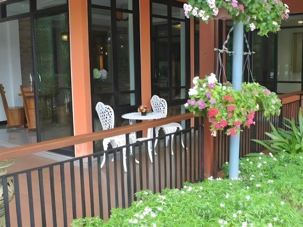 City Park Hotel Phatthalung Bagian luar foto