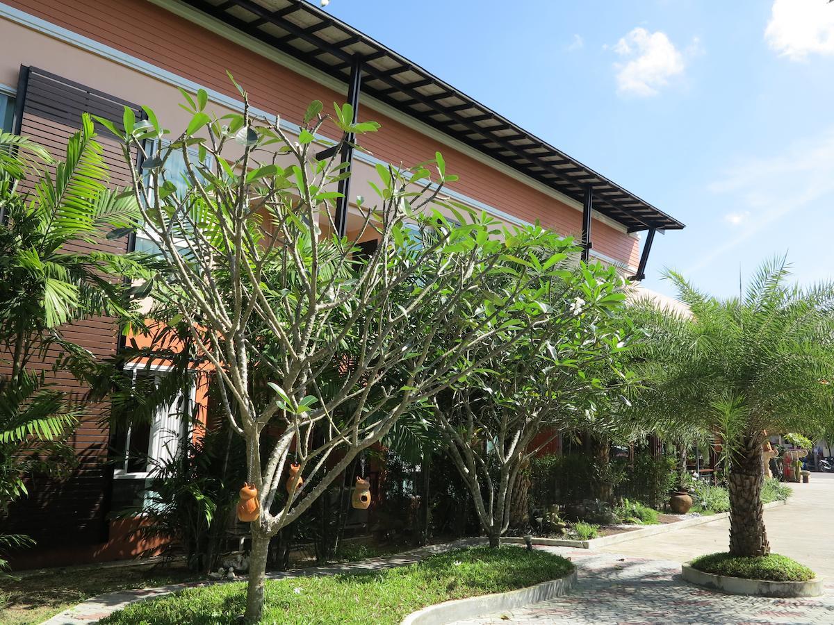 City Park Hotel Phatthalung Bagian luar foto